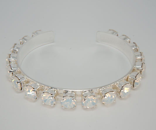 Pearly white bangle bracelet